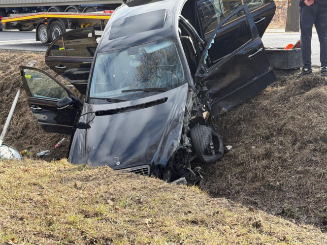 Twarde lądowanie w rowach. Pechowy koniec dwóch różnych podróży