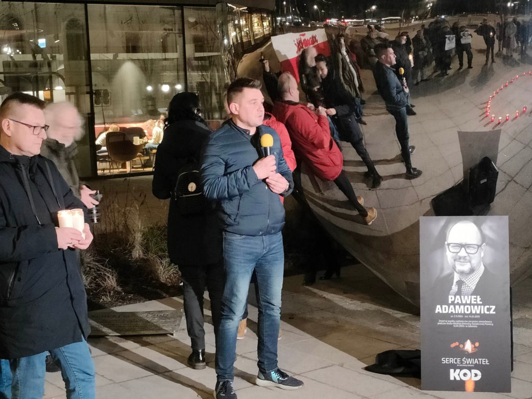 Serce Świateł dla Pawła Adamowicza. Wydarzenie KOD-u przeciw nienawiści