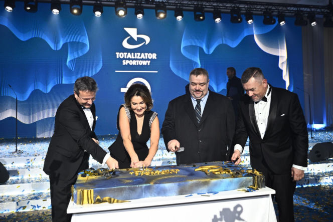 Radosław Sikorski odznaczył Ambasadorów Totalizatora Sportowego