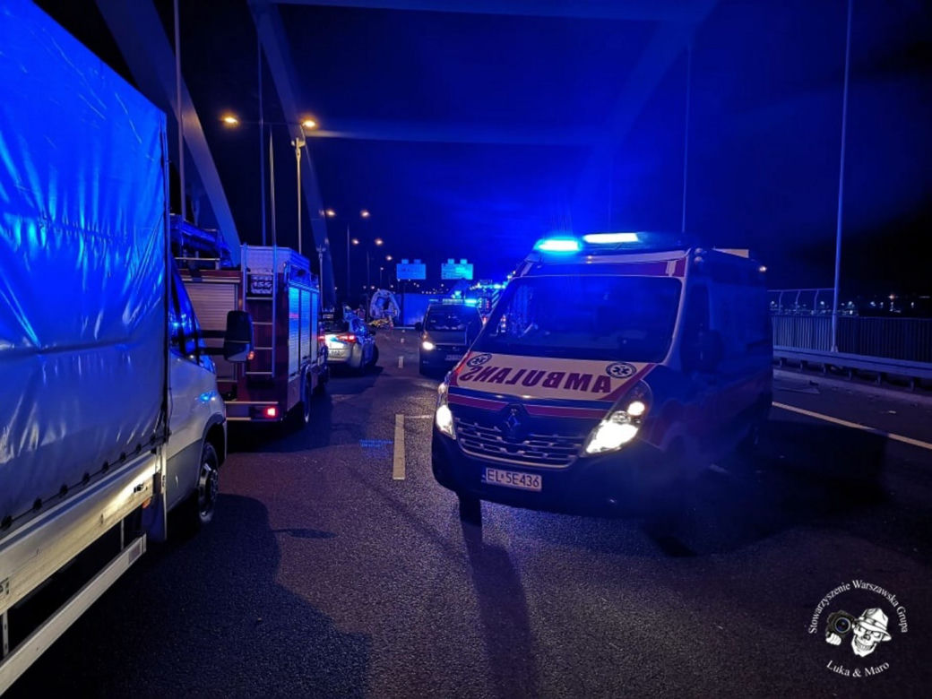 Wypadek na S8, TIR wjechał w drogowców