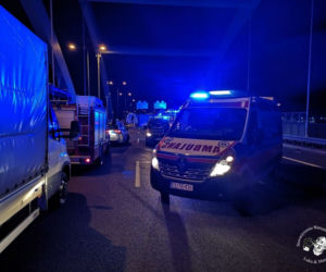 Wypadek na S8, TIR wjechał w drogowców