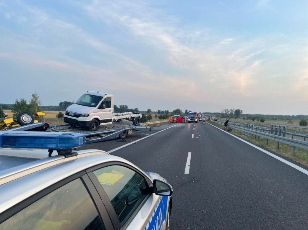 Uderzył w stojącego na drodze 27-latka! Tragedia na S5 koło Gniezna
