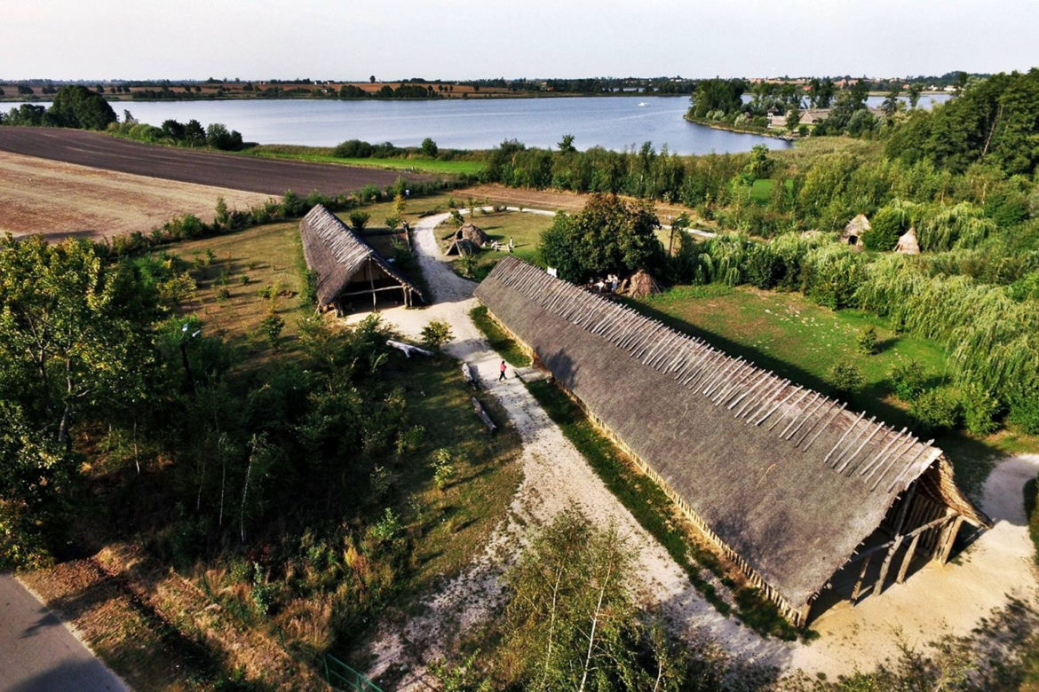 Biskupi dzisiaj to wielki skansen w którym trwają eksperymenty archeologii odtwórczej