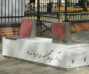 Ławka Niepodległości w Łazienkach