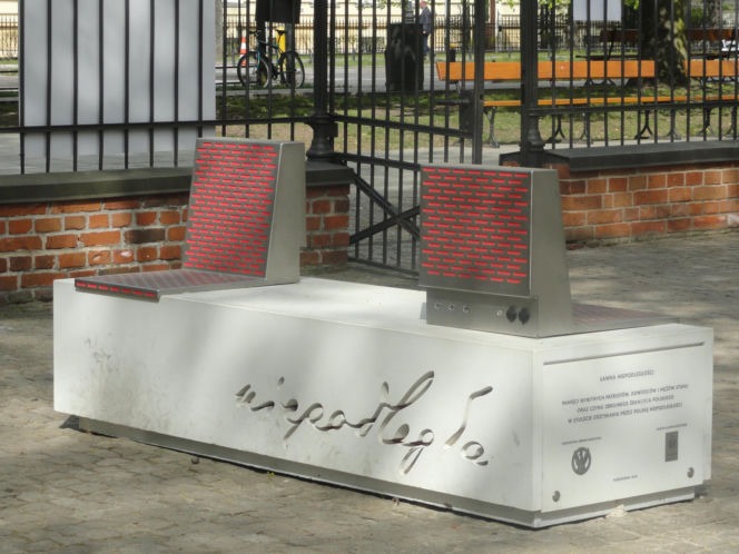 Ławka Niepodległości w Łazienkach