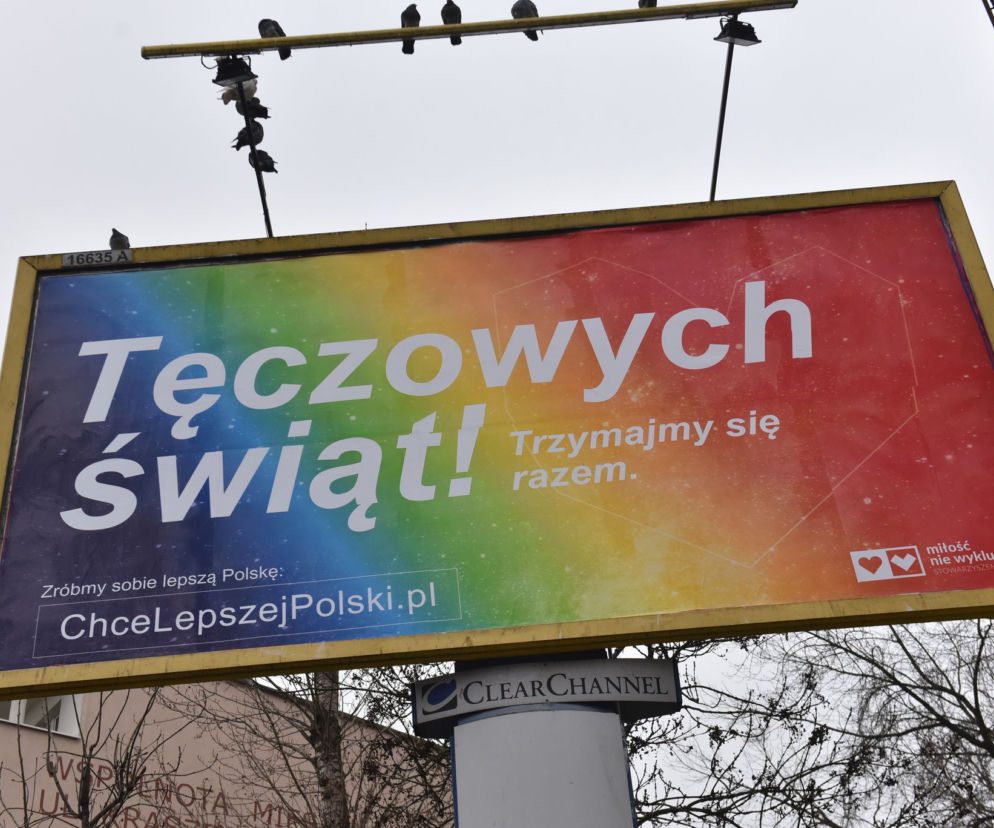 Tęczowych Świąt! Kontrowersyjny billboard w Toruniu