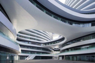 Pekin ma kosmiczne centrum handlowe. Galaxy Soho zaprojektowała Zaha Hadid