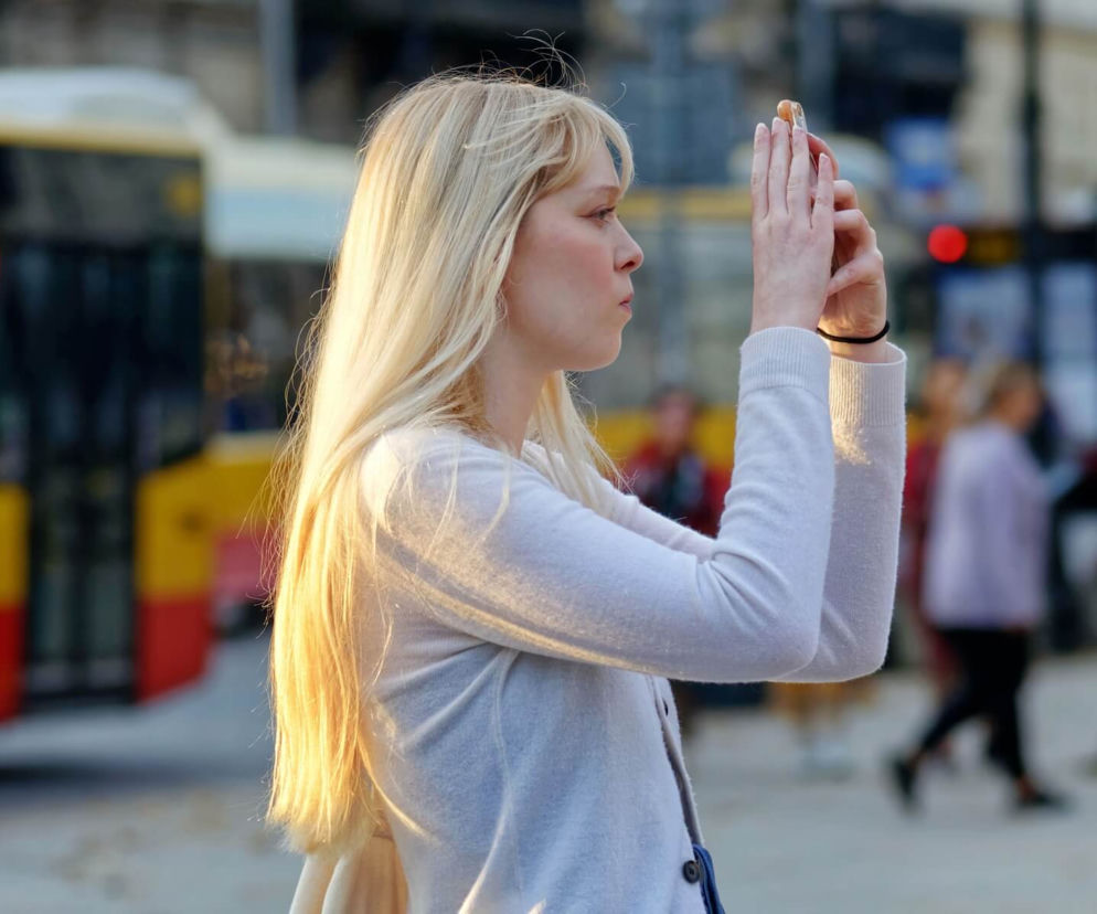 Zakaz korzystania z telefonów dla pieszych. Nowe przepisy drogowe 2020