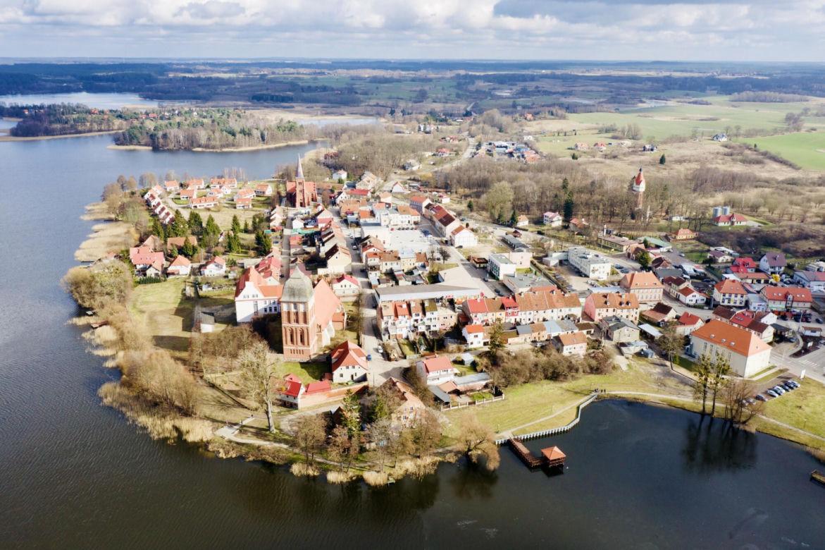 "Alpejska wioska" w woj. warmińsko-mazurskim. To najstarsze miasto na Mazurach