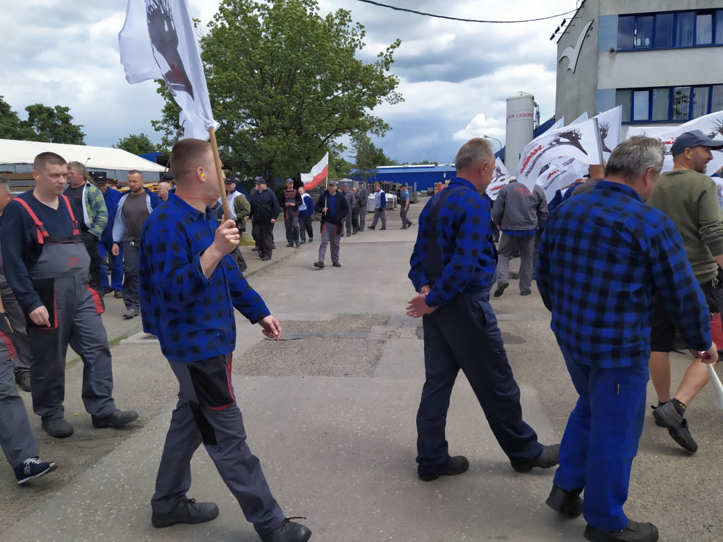 Trwa strajk generalny w Altrad Mostostal. Protestujących poparli związkowcy z Mostostalu Siedlce - zobacz zdjęcia!