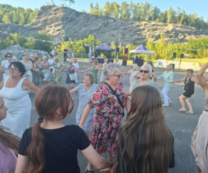 Gorący letni wieczór w Starachowicach! Międzypokoleniowa potańcówka opanowała Szlakowisko [FOTORELACJA]