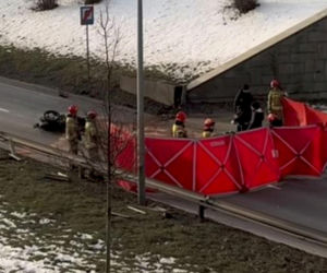 Kraków. Śmiertelny wypadek motocyklisty. 25-latek jechał bez kasku? [ZDJĘCIA].