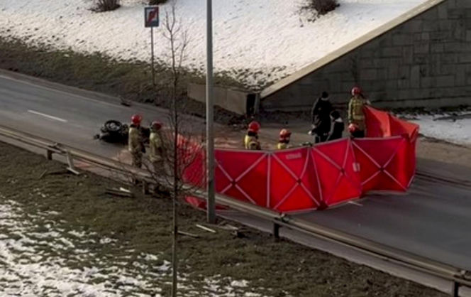 Kraków. Śmiertelny wypadek motocyklisty. 25-latek jechał bez kasku? [ZDJĘCIA].