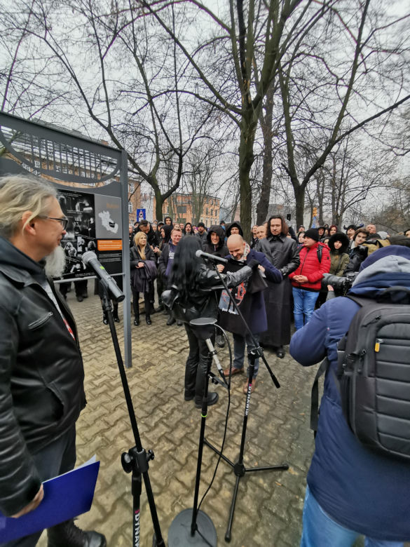 Przyjaciele i fani Romana Kostrzewskiego odsłonili tablicę pamiątkową w Bytomiu