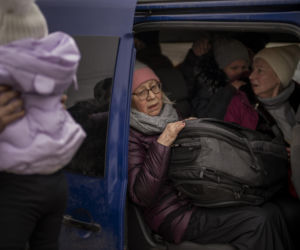 Już prawie 2 MILIONY obywateli Ukrainy uciekły przed wojną. Rosja celowo wywołuje katastrofę humanitarną