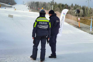 Policja na nartach pilnuje porządku w ośrodku PKL Jaworzyna Krynicka