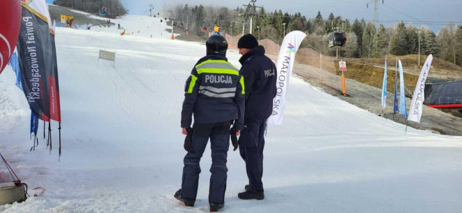 Policja na nartach pilnuje porządku w ośrodku PKL Jaworzyna Krynicka