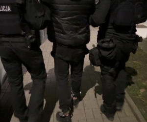 Łódź: Policja rozbiła gang sutenerów! Zmuszali kobiety do prostytucji metodą „loverboya”