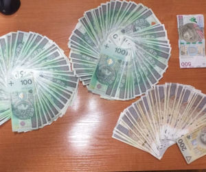 Lubelskie: Kamil K. udawał policjanta. Ludzie oddali 25-latkowi fortunę