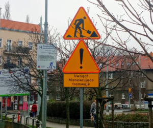 Dlaczego tramwaje jeżdżą tyłem? Dziwne manewry na Rondzie Giedroycia