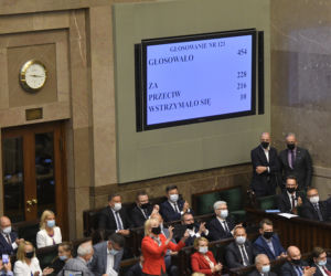 Reasumpcja głosowania w Sejmie Wojna o TVN trwa