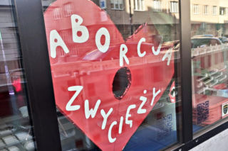 Abortomat stanął w Warszawie. Zamiast paczek, daje tabletki poronne