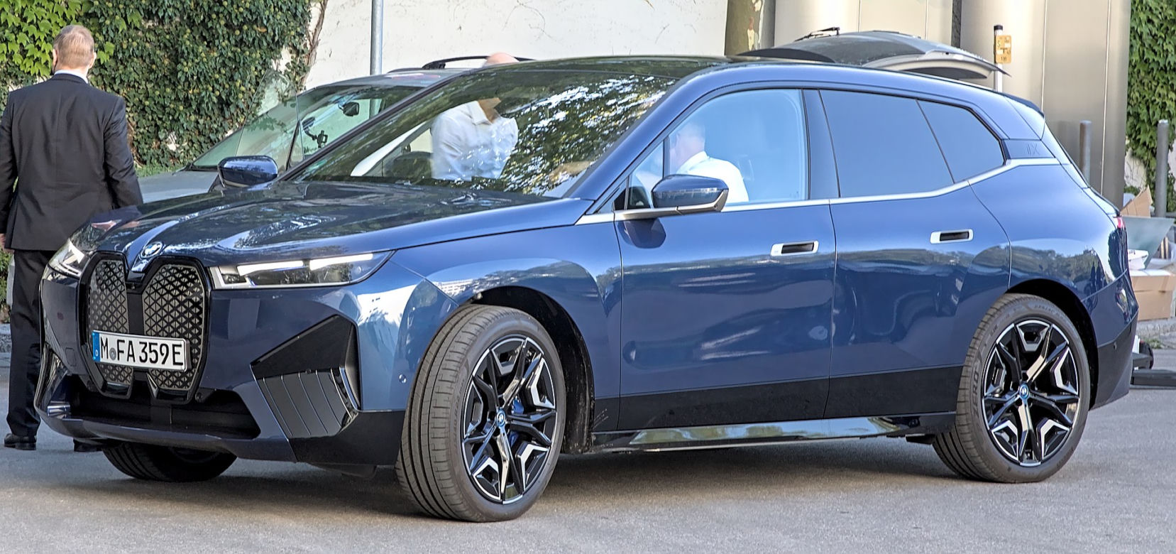 Duży SUV – BMW iX