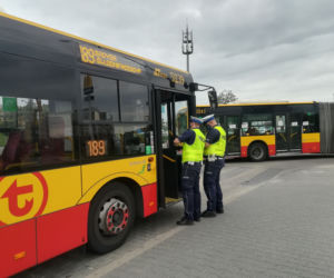 Trwają policyjne kontrole kierowców autobusów w Warszawie! Co bada policja? [ZDJĘCIA]