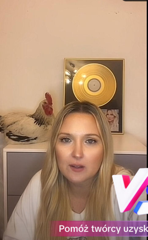Gosia Andrzejewicz wystąpiła na kamerkach z żywym kogutem!
