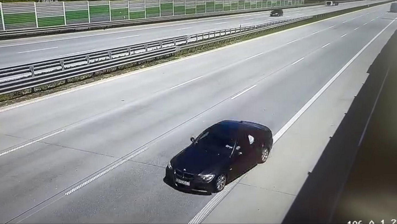 Wiceminister infrastruktury o szokującym zdarzeniu na A1 pod Piotrkowem Tryb. Kierowca BMW jechał pod prąd prosto na niego [ZDJĘCIA].