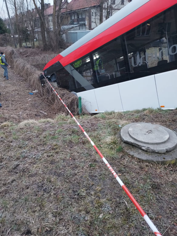 Wypadek autobusu w Czechowicach-Dziedzicach [ZDJĘCIA]
