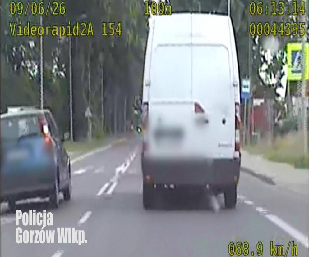 Wyprzedzał na przejściu dla pieszych, srogo tego pożałował