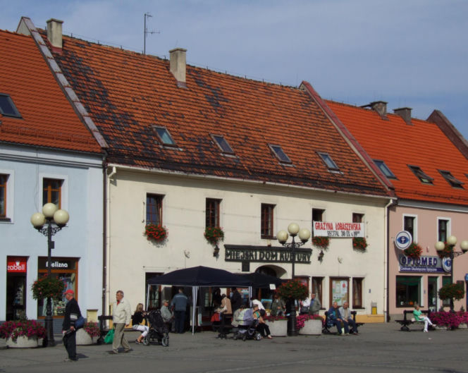 Zachwyca nie tylko rynkiem, ale też unikatowymi kościołami. To jedno z najpiękniejszych miast w woj. śląskim