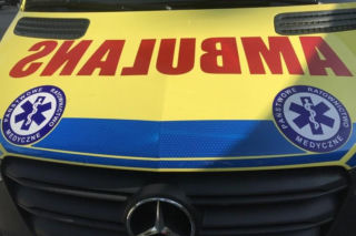 Na DK 25 pod Bydgoszczą auto osobowe zderzyło się z autobusem. Jechały nim 44 osoby