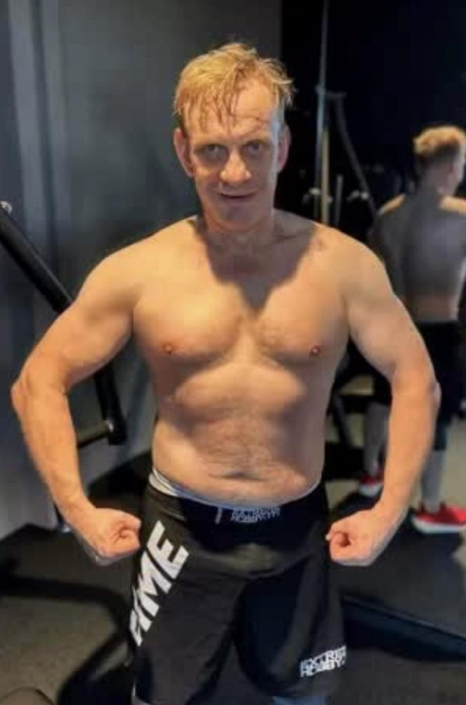 Bartosz Żukowski na siłowni