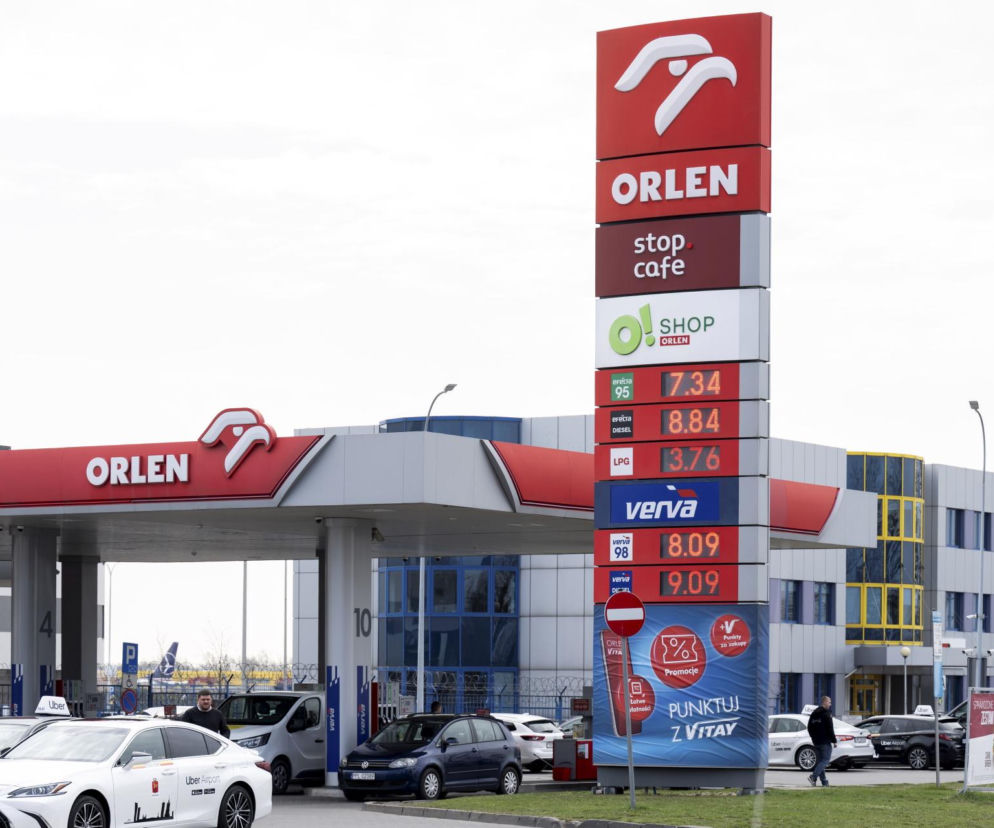Benzyna znów powyżej 7 zł/l! Rząd gotowy do osłon