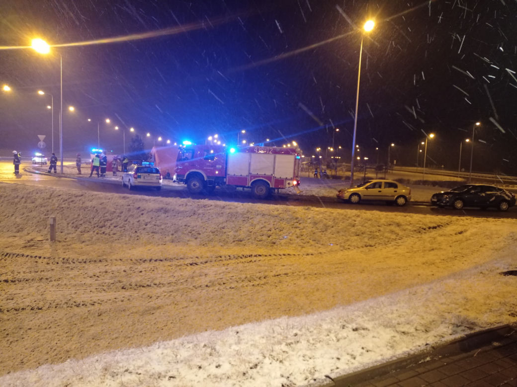 Tragedia na autostradzie A4. Autokar runął do rowu. Zginęła 1 osoba, jest 9 rannych! [ZDJĘCIA]