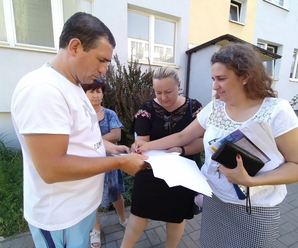 Mieszkańcy przeciwni wycince kolejnego drzewa na osiedlu Asnyka w Kaliszu