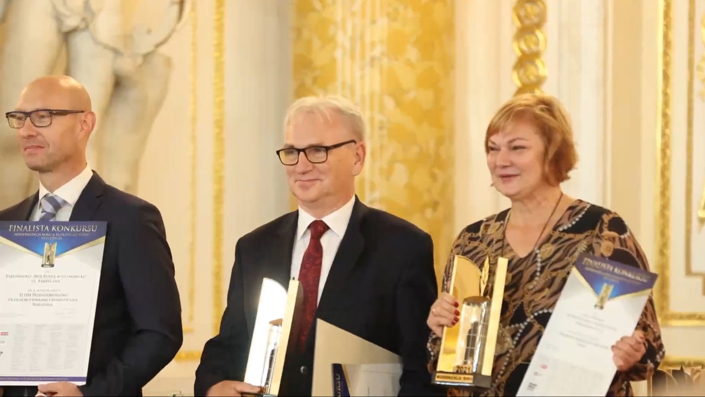 Gala na Zamku Królewskim w Warszawie. Starosta Toruński odebrał nagrodę dla budynku w Dobrzejewicach