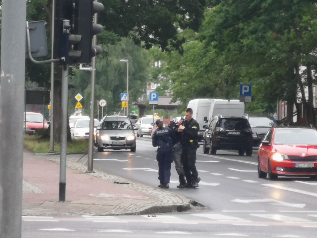 Szaleniec na ulicach Świnoujścia