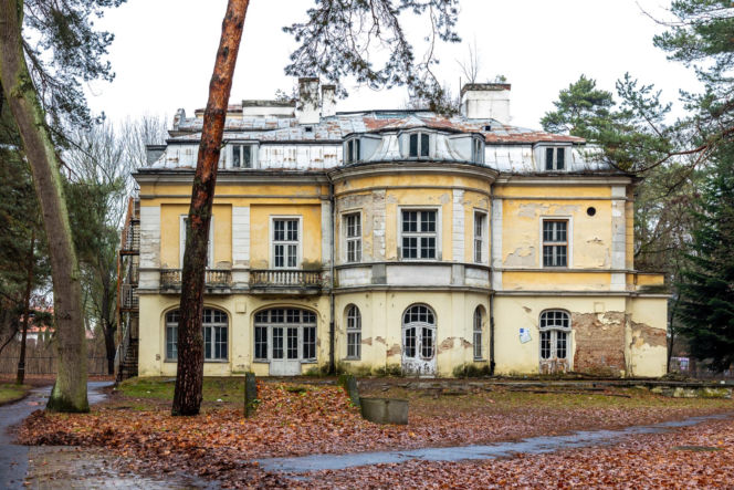 Opuszczona willa w Konstancinie