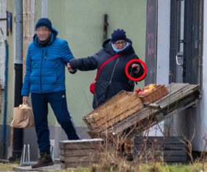 Ewa Bem z mężem na spacerze