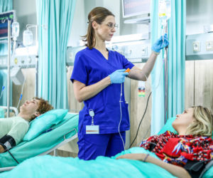 Szpital św. Anny, odcinek 87: Strzelanina przed szpitalem! Postrzelona pielęgniarka walczy o życie