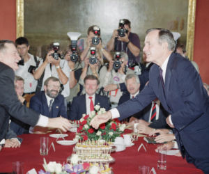 Lech Wałęsa,  George H. Bush