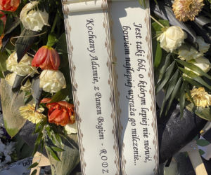 Rodzinna masakra w Kadłubie. Ojczym i prababcia 17-letniego mordercy spoczęli w osobnych grobach