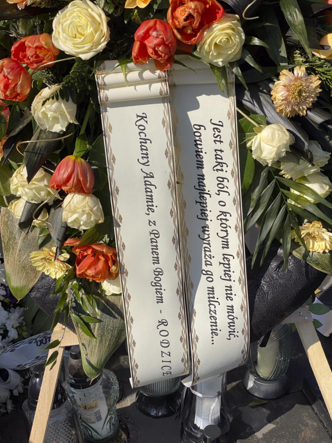 Rodzinna masakra w Kadłubie. Ojczym i prababcia 17-letniego mordercy spoczęli w osobnych grobach