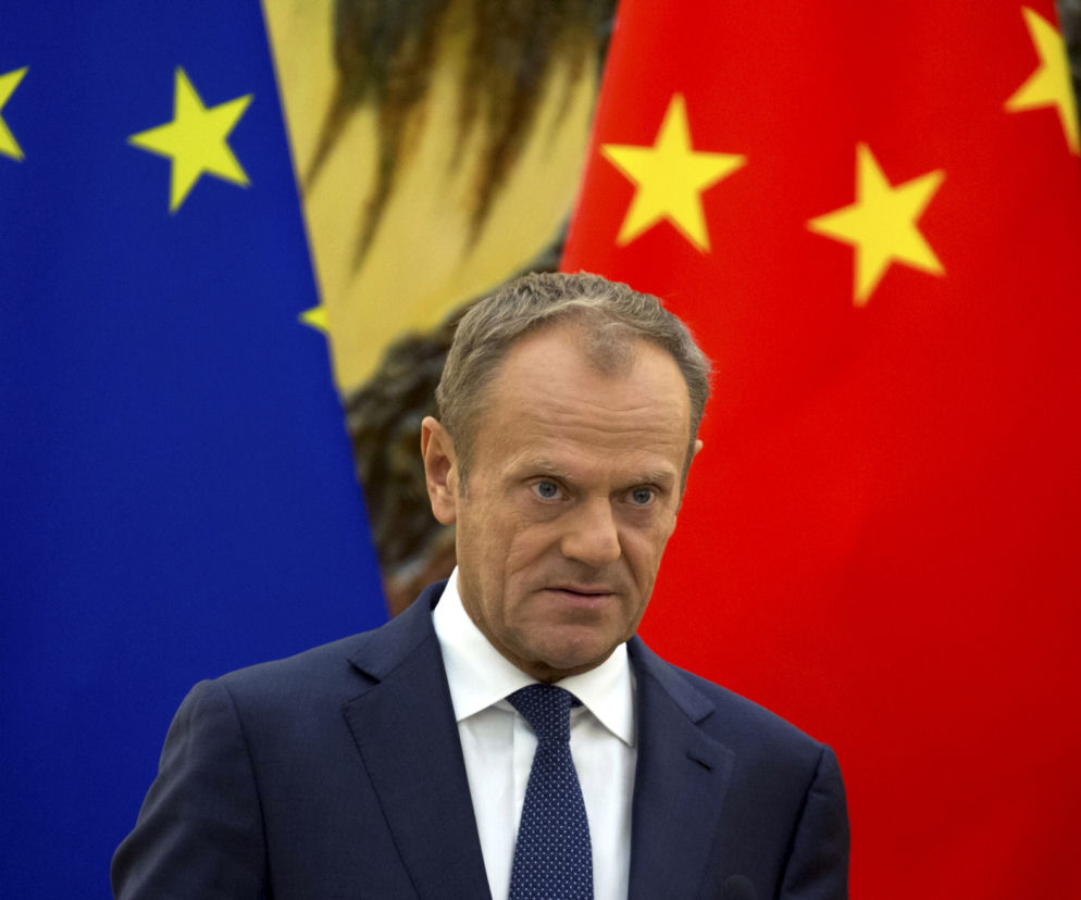 Tusk przegrywa z Dudą, ale miażdży Kaczyńskiego
