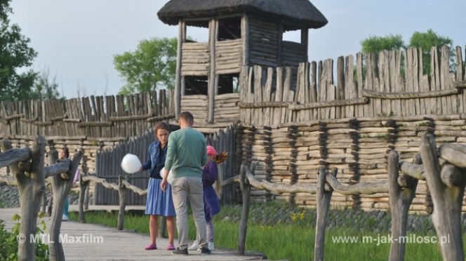 M jak miłość odc. 1158. Ala (Olga Frycz), Basia (Gabrysia Raczyńska), Paweł Zduński (Rafał Mroczek)