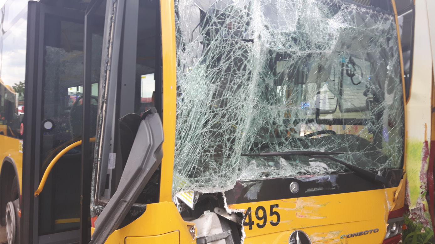 3. Poważny wypadek na rondzie Sybiraków w Łodzi