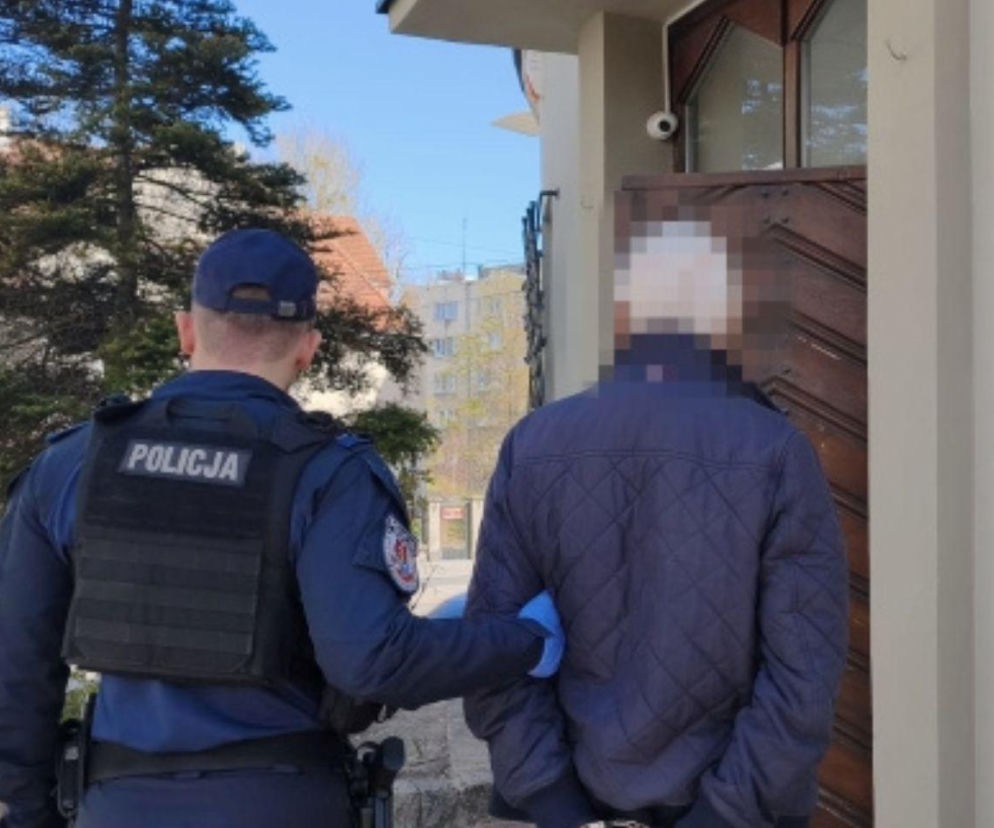 Senior z Gdyni przyłapany na gorącym uczynku. Oferował policjantom 5 tys. zł łapówki!